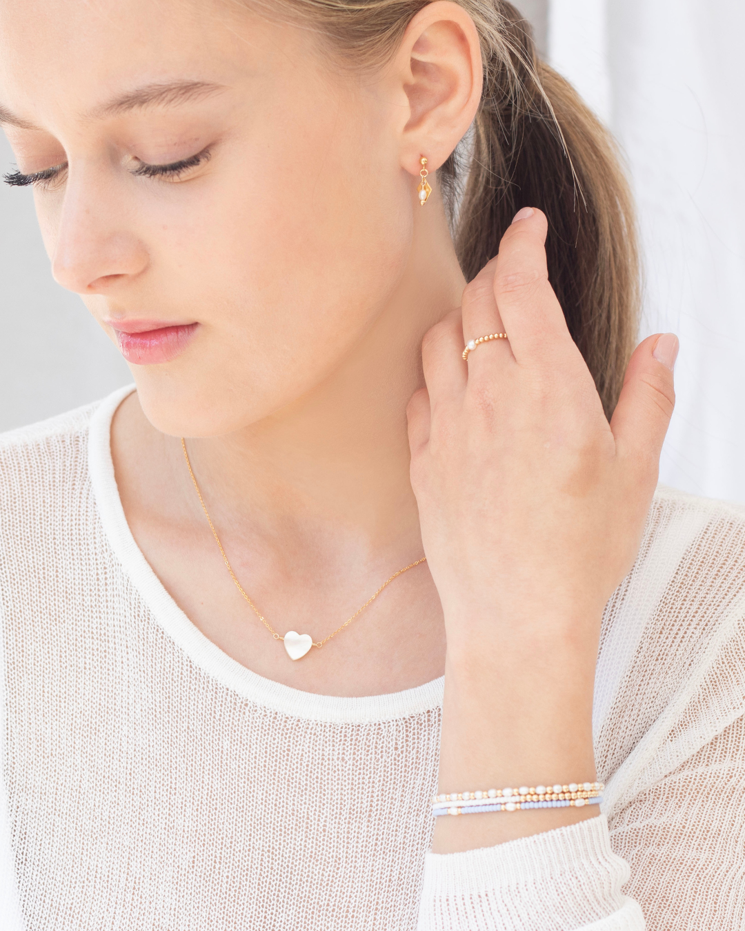 Evie Earrings Pearl