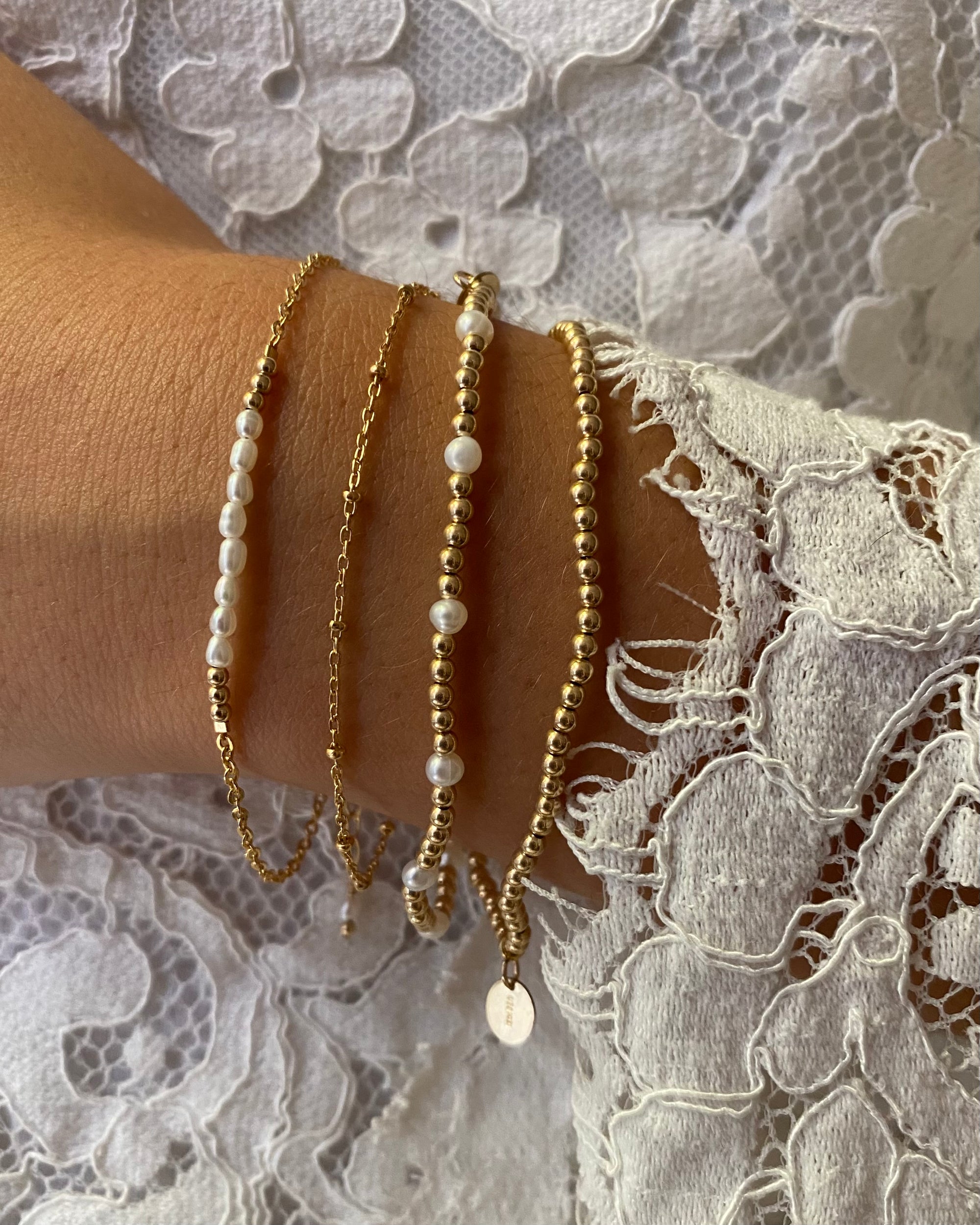 dainty gold chain bracelet